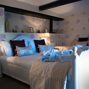 https://the-castle-house.yorkshirehotels.net